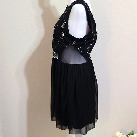 Prom dress! - Picture 3 of 4